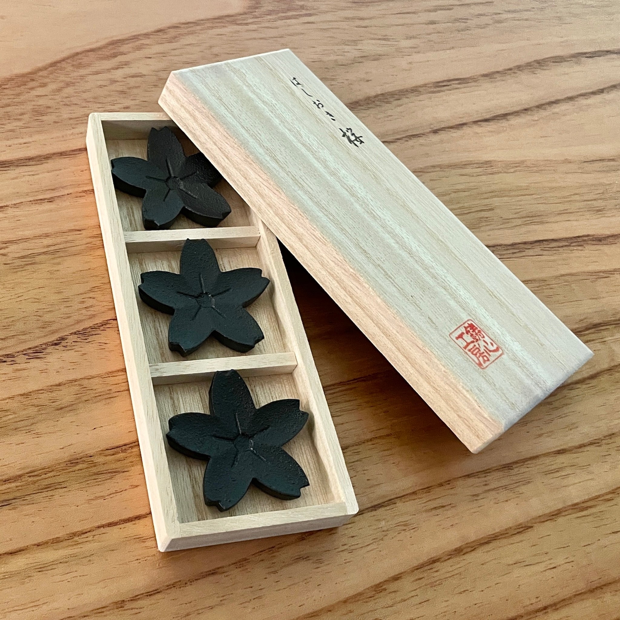 山形鋳物 箸置き | 箸置き 桜 | 3個セット | 鋳心ノ工房