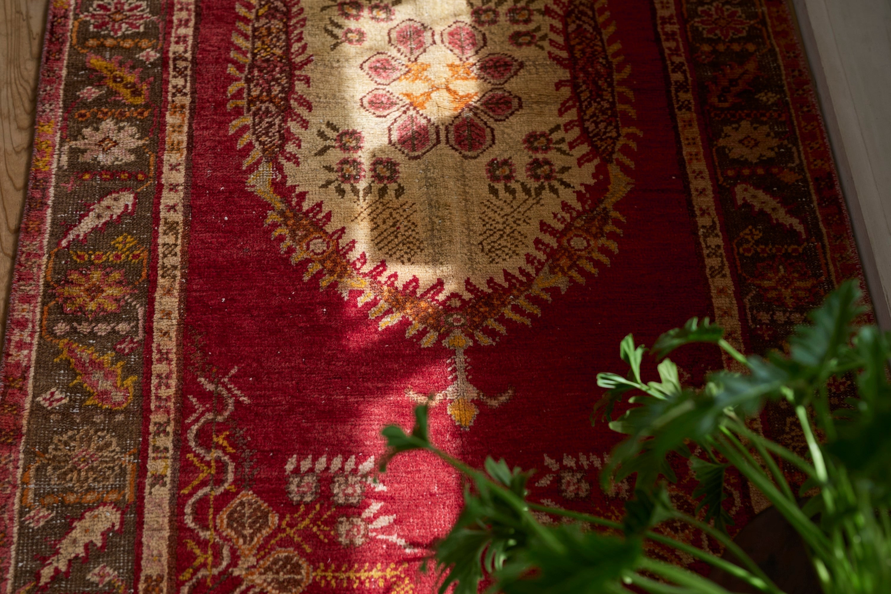 ヴィンテージラグ、はじめの一枚｜暮らしに、時間の深みを敷くという