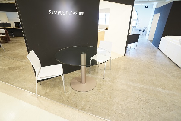 ガラス円形ダイニングテーブル 1本脚