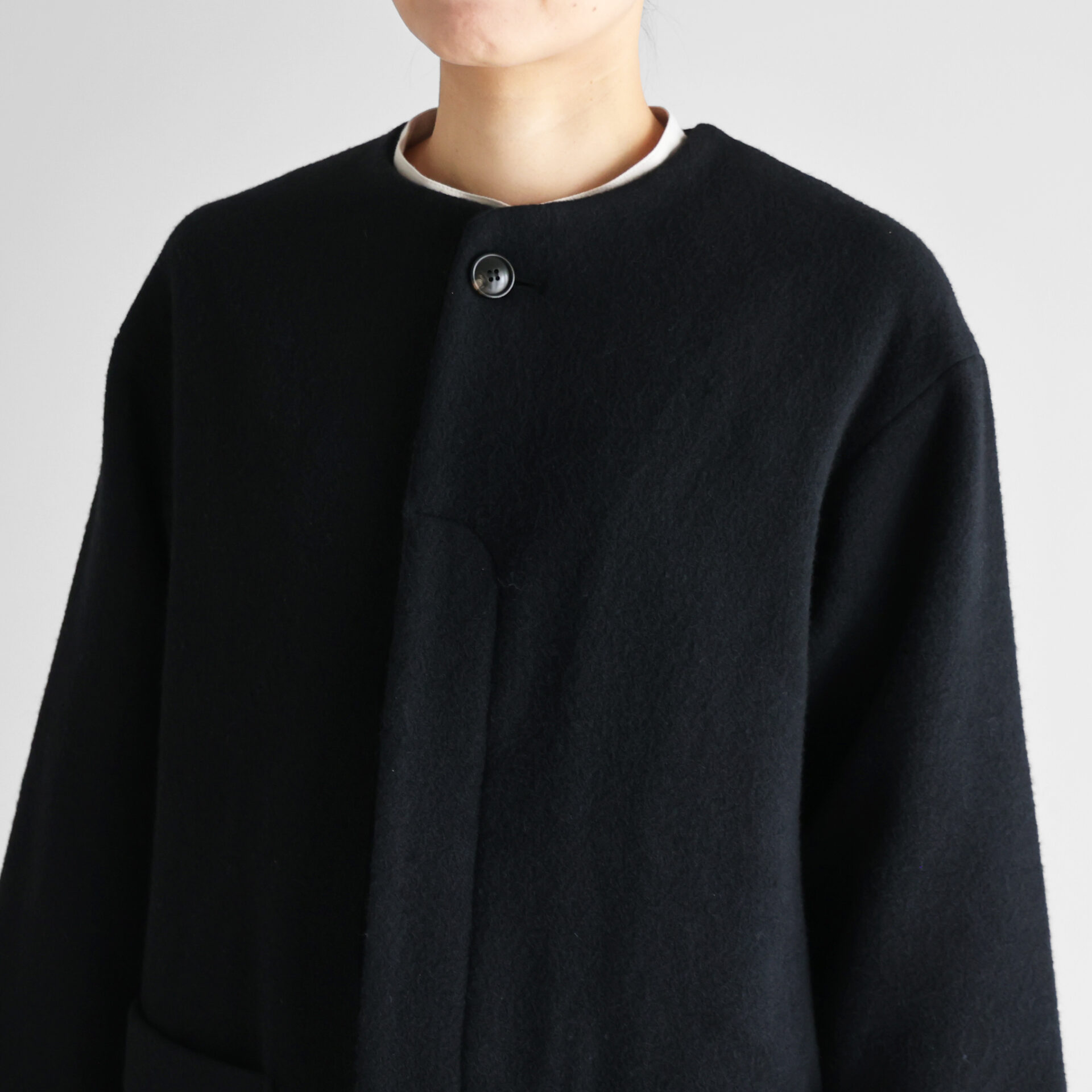 HUIS×尾州”縮絨ウールフランネルノーカラーミドルコート【ユニセックス