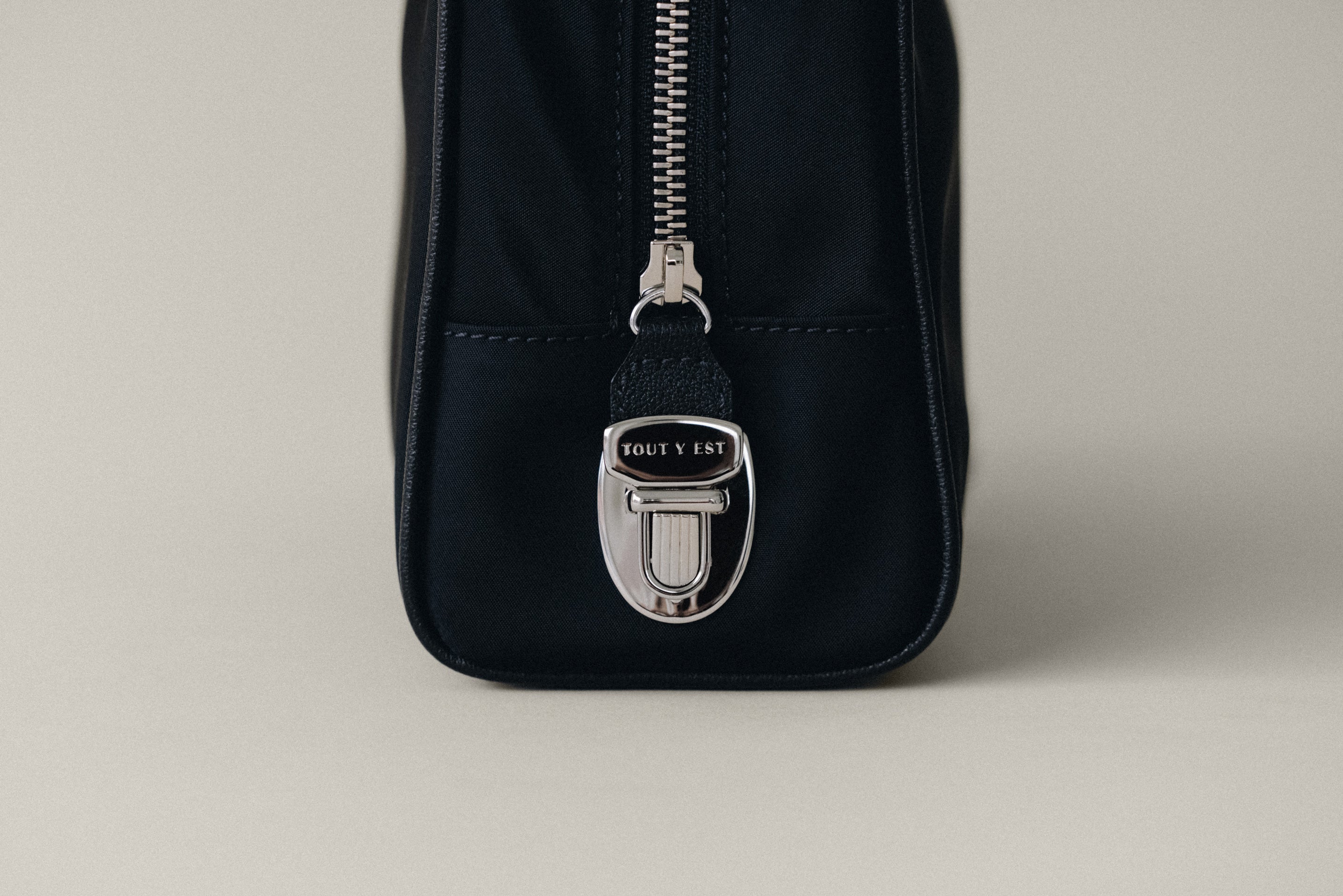 SAC LOQUET NYLON SMALL BLACK – TOUT Y EST JP