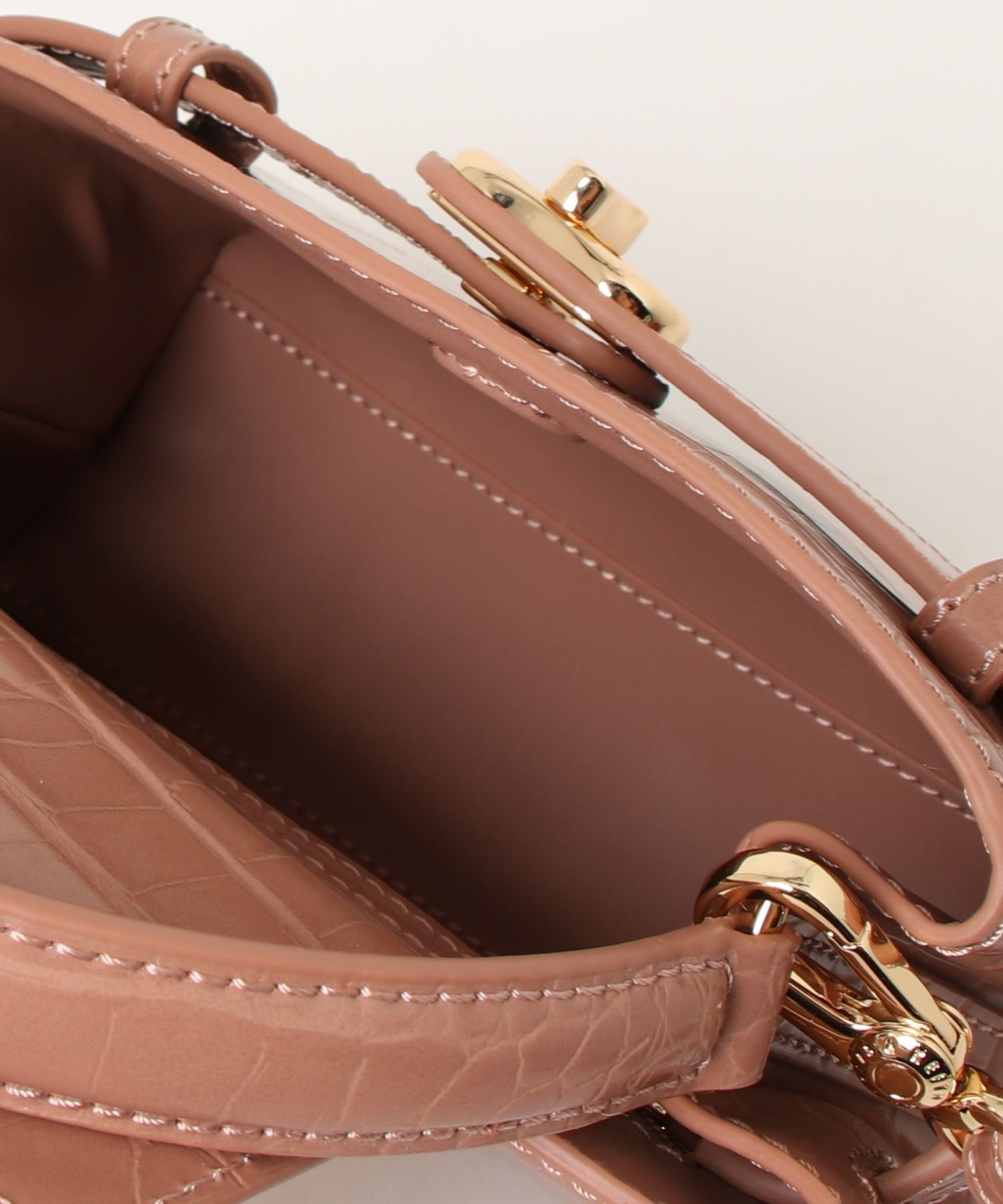 CHARLES & KEITH｜Aubrielle オブリエル クロックエフェクトトップ