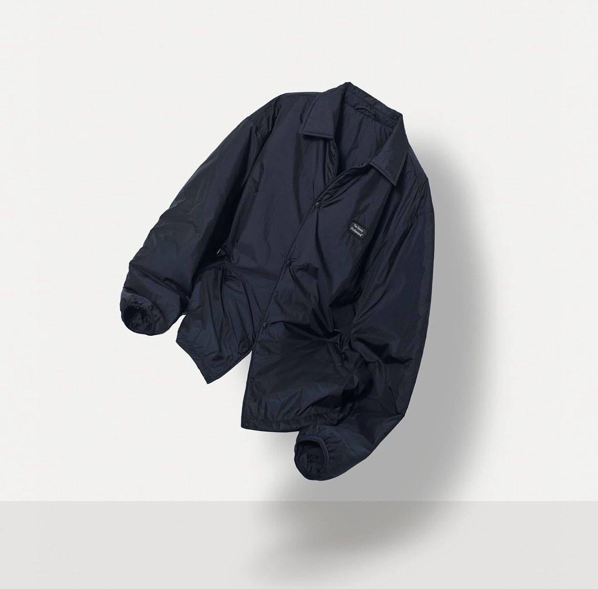 ENNOY『PADDED NYLON COACH JACKET』が国内11月16日より抽選発売 | UP