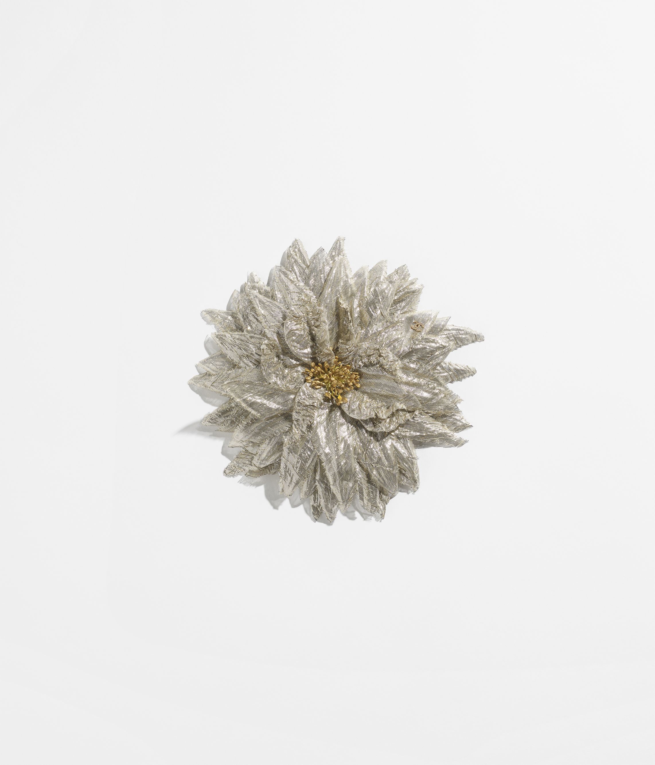 カメリア モチーフ ブローチ - シルク & ミックス ファイバー