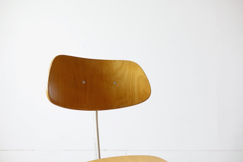 Bellbet | Drafting chair by Friso Kramer (white)