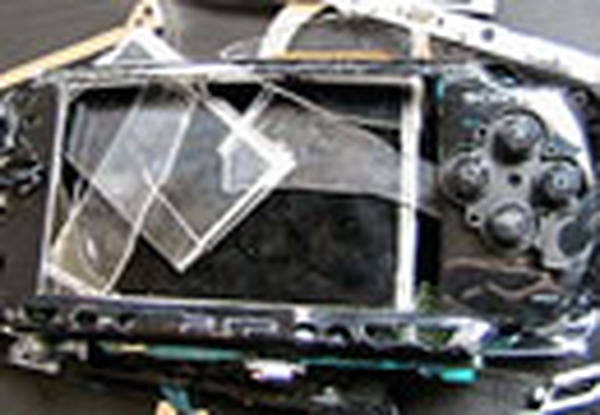 PSP-2000やDS Liteが木っ端微塵のバラバラになるまで（勝手に）耐久