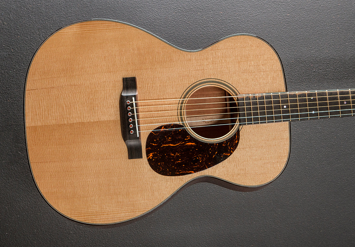 000-18 Modern Deluxe – Dave's Guitar Shop