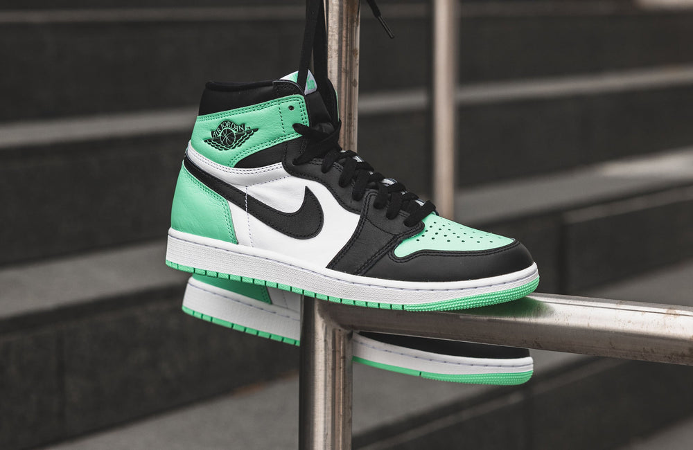 This Air Jordan 1 Retro High OG Has a “Green Glow” – DTLR
