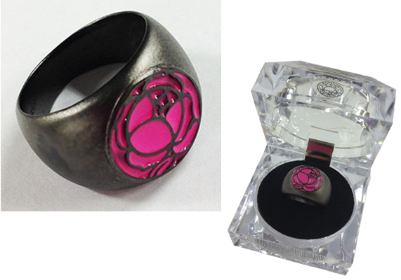 伝説のアニメ「少女革命ウテナ」薔薇の刻印リングに続き、黒薔薇の刻印