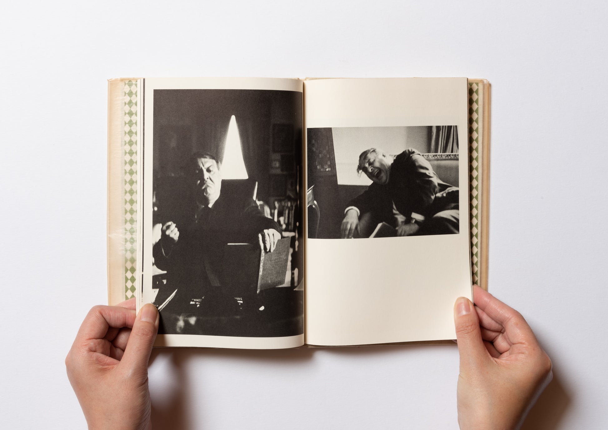 Zero Mostel Reads a Book / 読書するゼロ・モステル – FRAGILE BOOKS