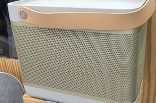 米Apple Store、Bang & OlufsenのAirPlay対応 Wi-Fi ポータブル