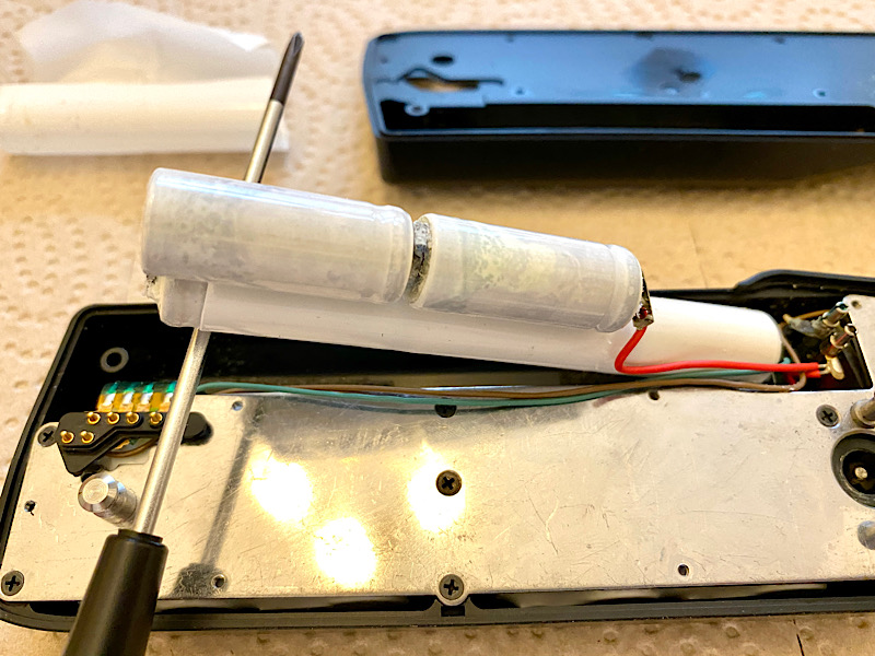 Dissection Minolta NP-90M battery pack for Minolta (Maxxum) 9000