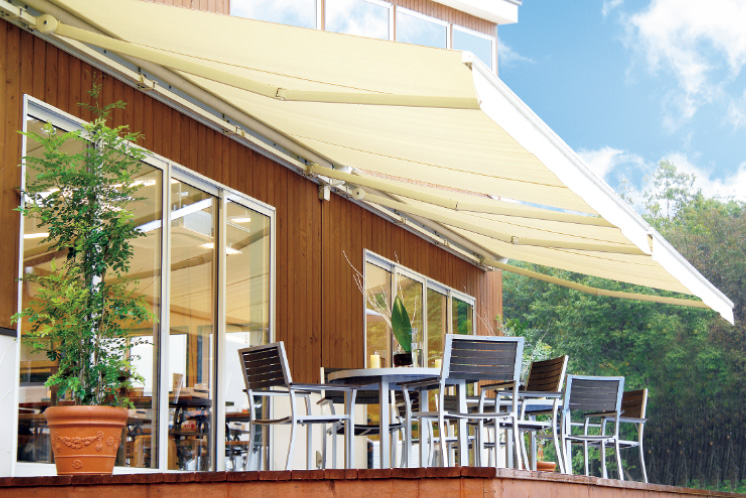 オーニングとは | オーニング・パラソルのある風景 | オーニングの