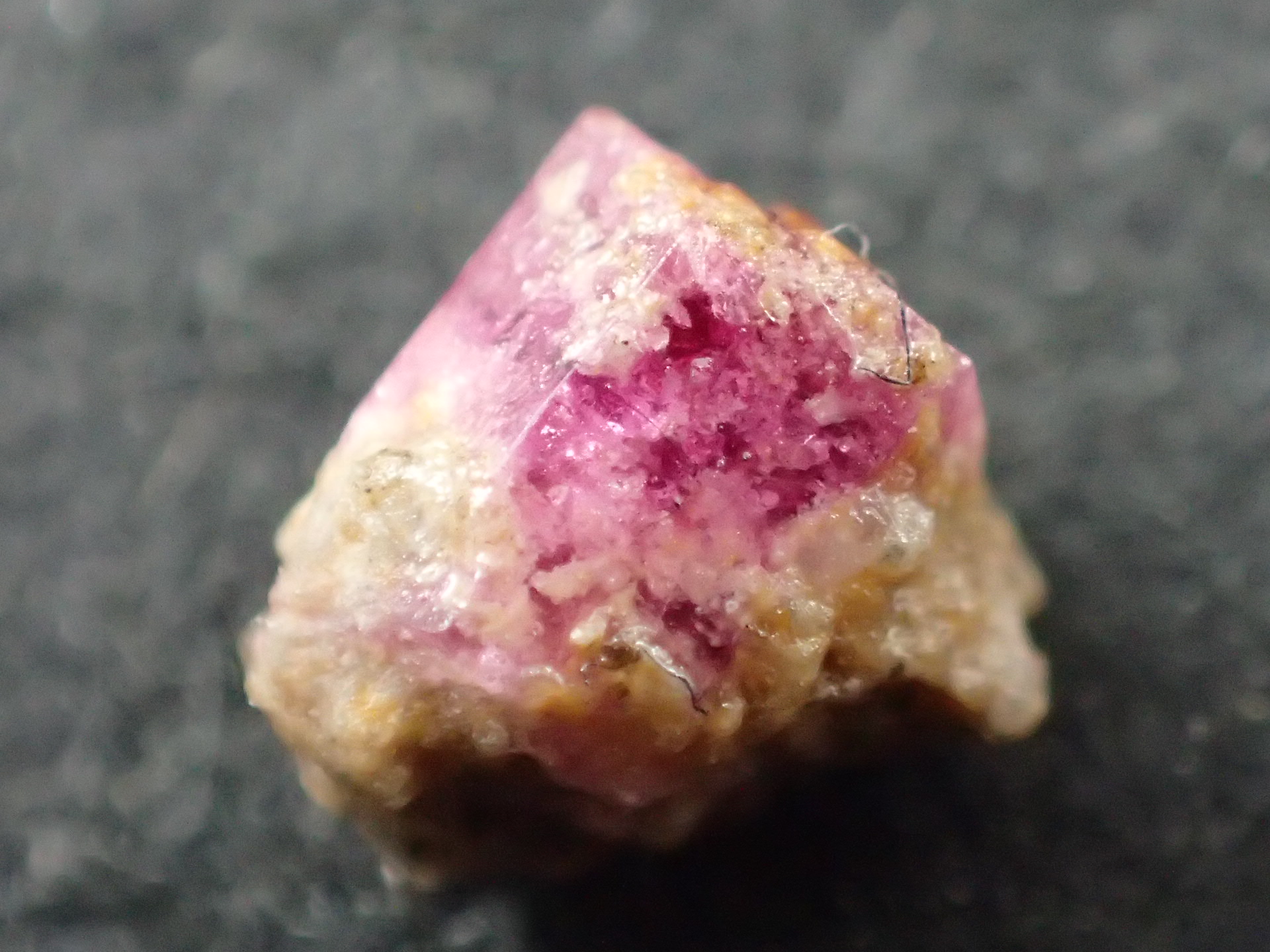 レッドベリル ｜石の販売専門店【vec stone club】