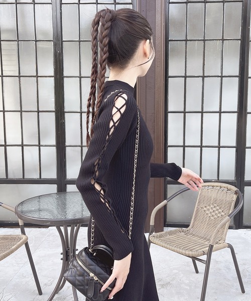 MIIA（ミーア） ワンピース 袖レースアップニットワンピース