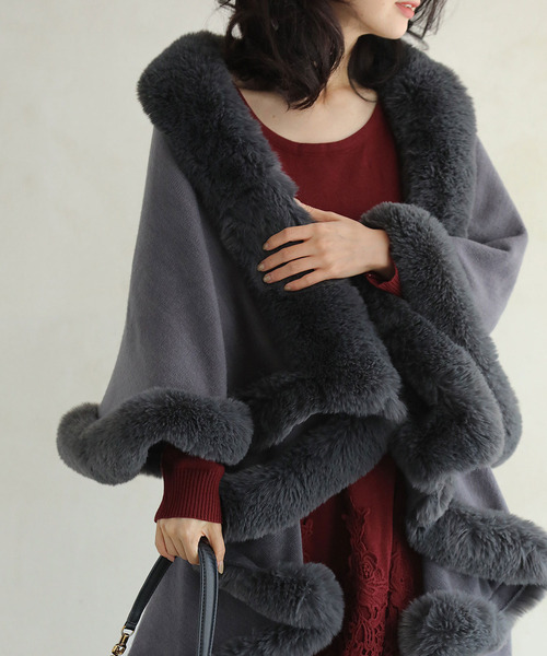 cawaii ポンチョ サッと羽織れるラグジュアリー。フェイクファーケープ