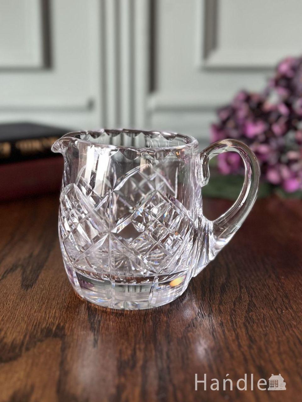 英国アンティークガラスのおしゃれなジャグ、ダイヤ型の型押しガラスが