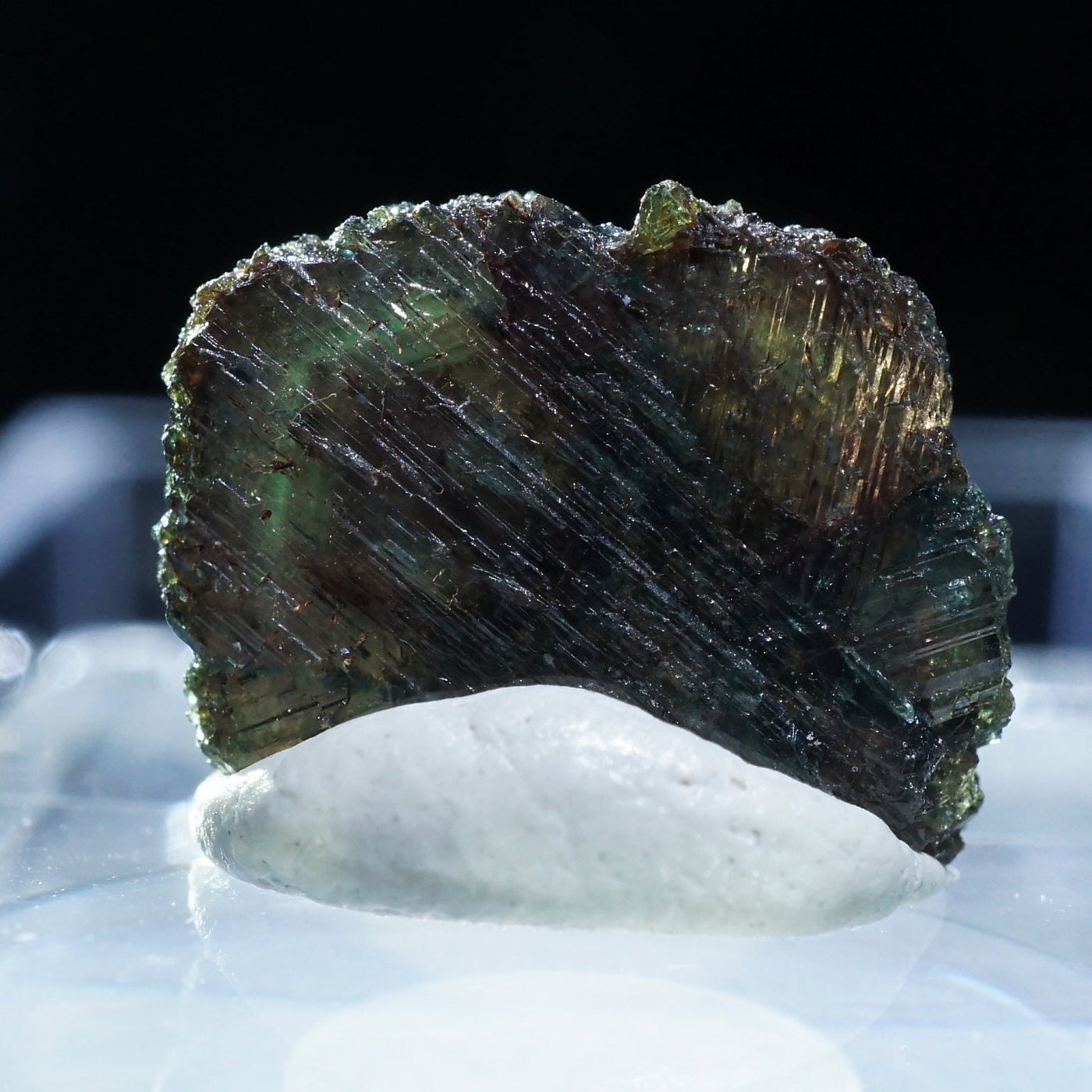 蛍光》ジンバブエ産 アレキサンドライト – 天然石ハッピーギフト