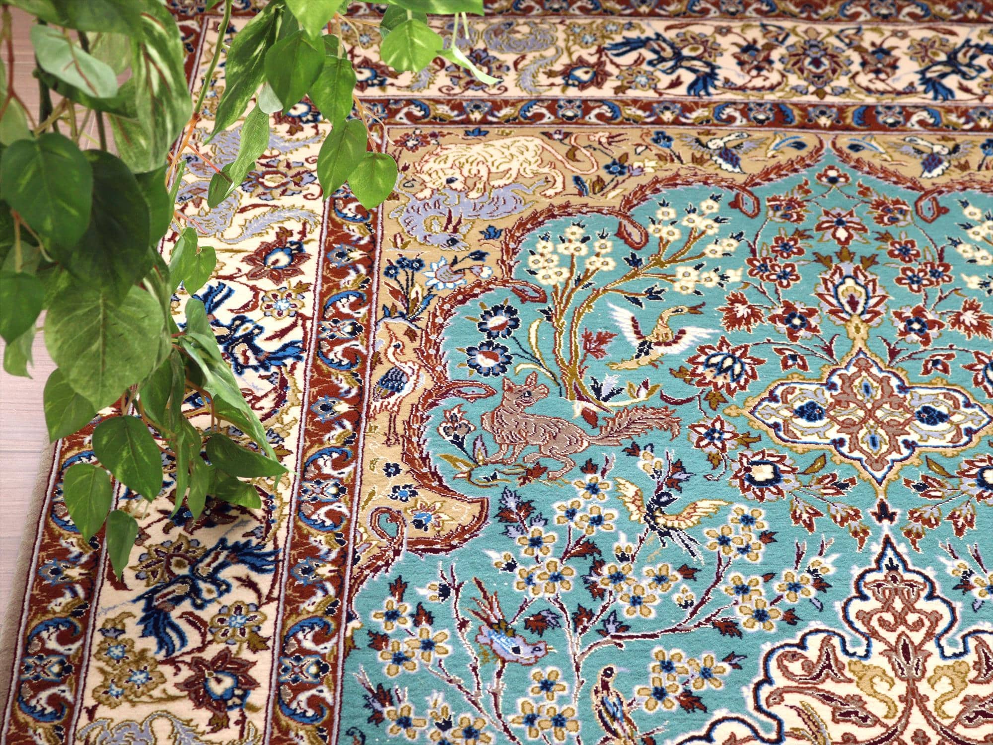 ペルシャ絨毯 イスファハーン175×110cm イランの手織りラグ 花と動物