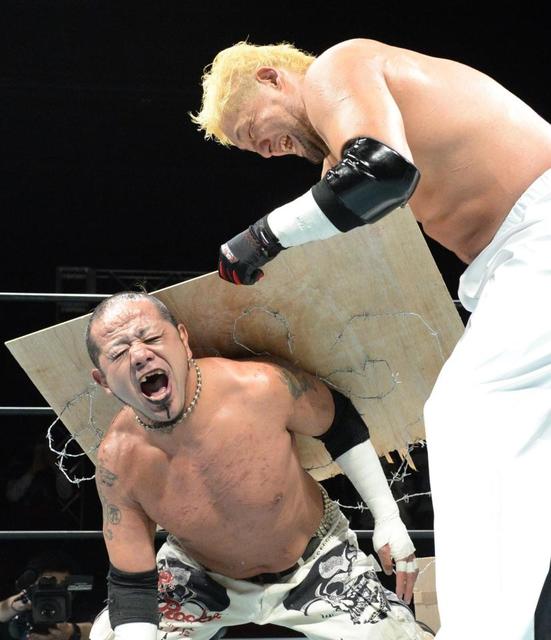 王道”で歴史的デスマッチ特別興行！石川が新王者“カリスマ”葛西を