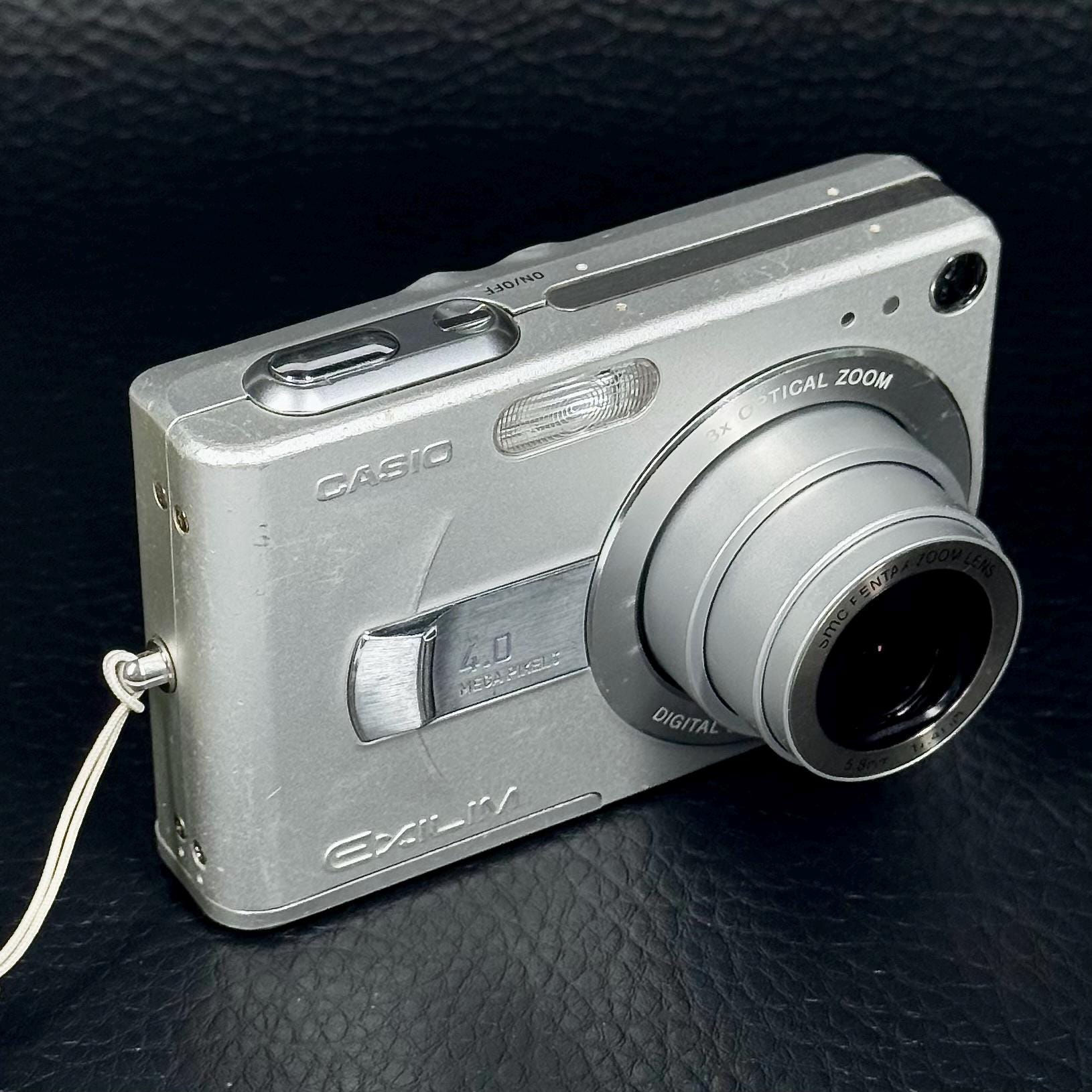 Vintage Casio EXILIM EX-Z40 Compact Y2K Point-and-shoot Digital