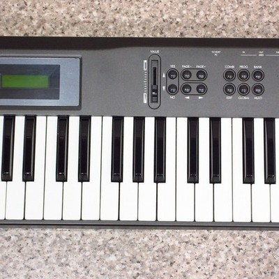 Korg X5D 61-Key Digital Synthesizer 1995 Compact w/ AC Adapter