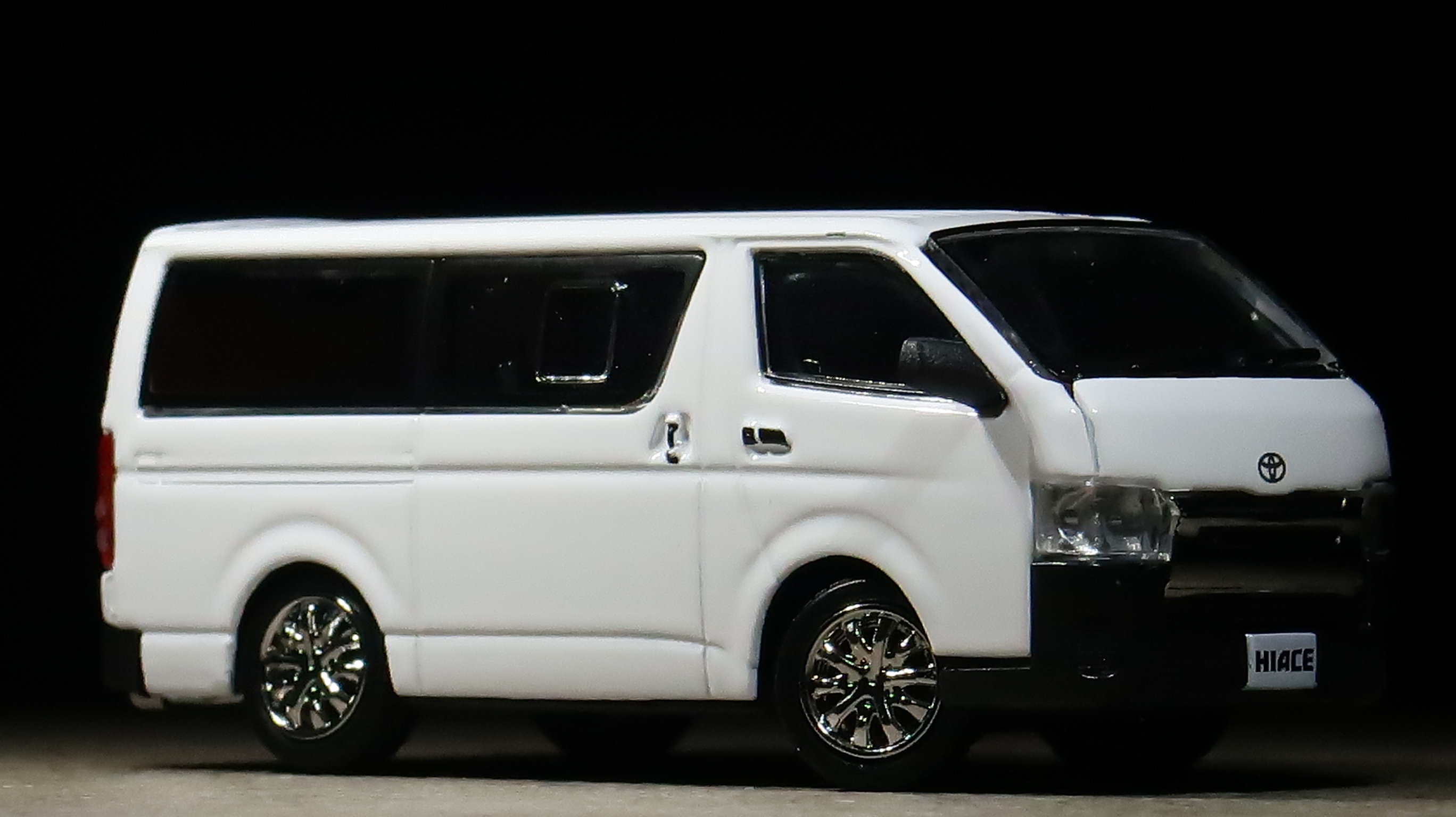 モデルインプレッション】 BM Creations 1/64 Toyota Hiace White