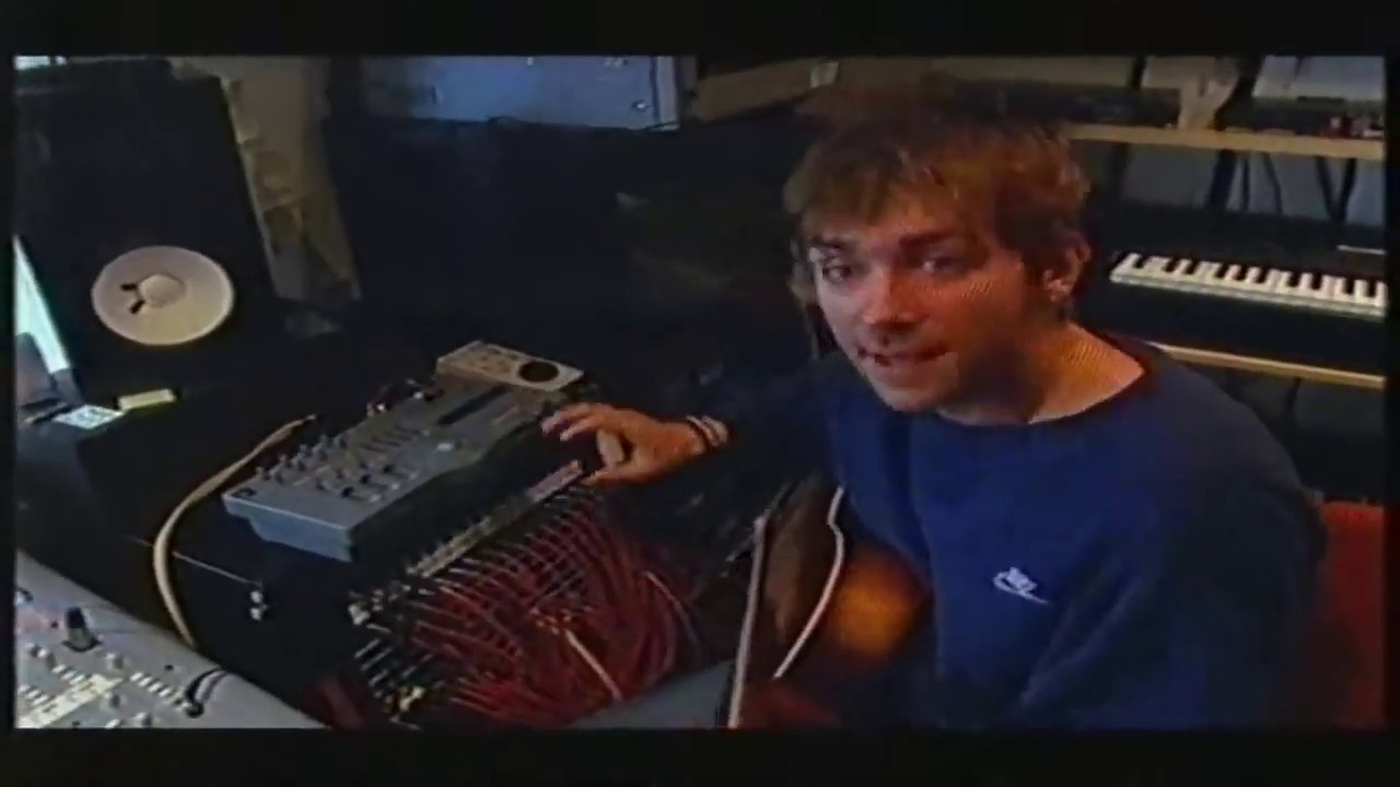 Damon Albarn recording Gorillaz demos in 1999 - YouTube
