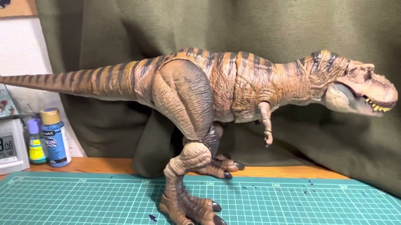 ジュラシックワールド ハモンドコレクション ティラノサウルスを開けて