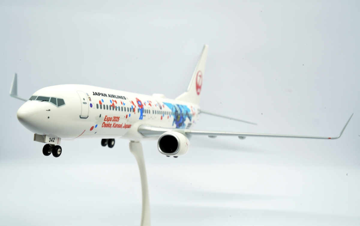 1/130 Boeing 737-800 (JA343J) Japan Airlines (JAL) X Gundam 2025