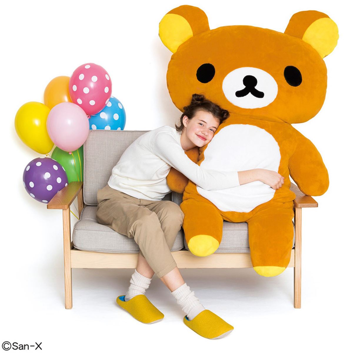 165cmの等身大サイズ、シングル布団が入る「リラックマ」ぬいぐるみ