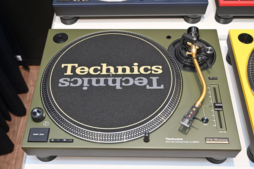 全7色のカラバリ展開！ Technicsの映えるアナログターンテーブル「SL