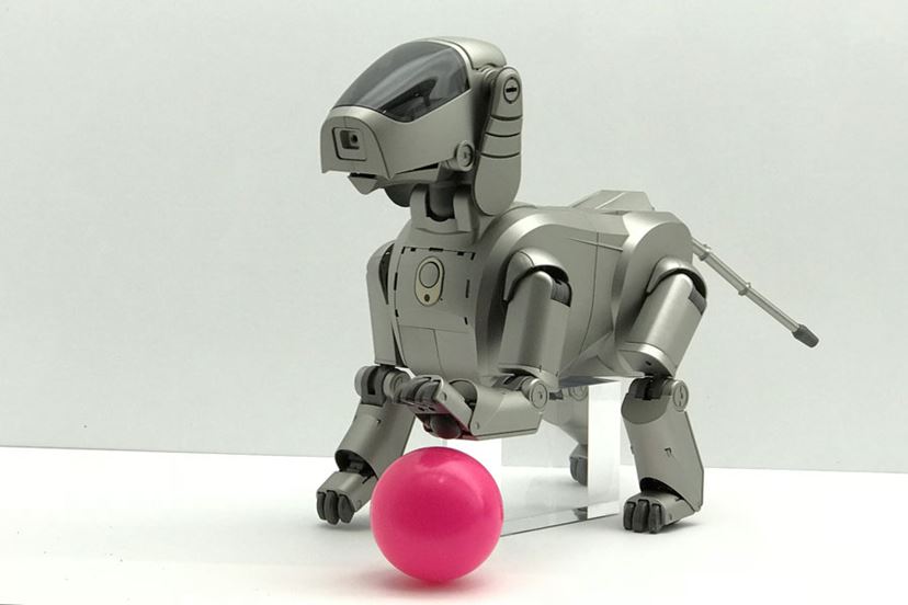 aibo（アイボ）」が帰ってきた！ 愛くるしい表情と滑らかな動きを動画
