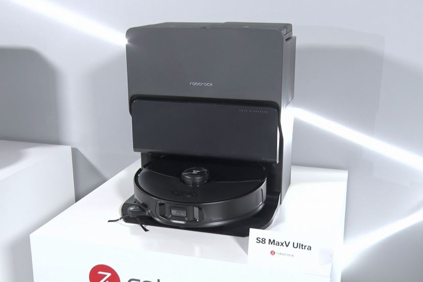 今なら11万円引き！ 部屋の角までブラシが伸びるロボロックの最上級