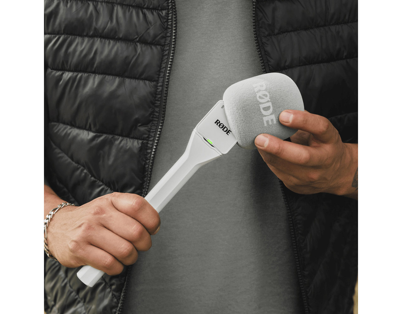 RØDE、ワイヤレスマイク送信機をハンドマイクに変換するアダプター