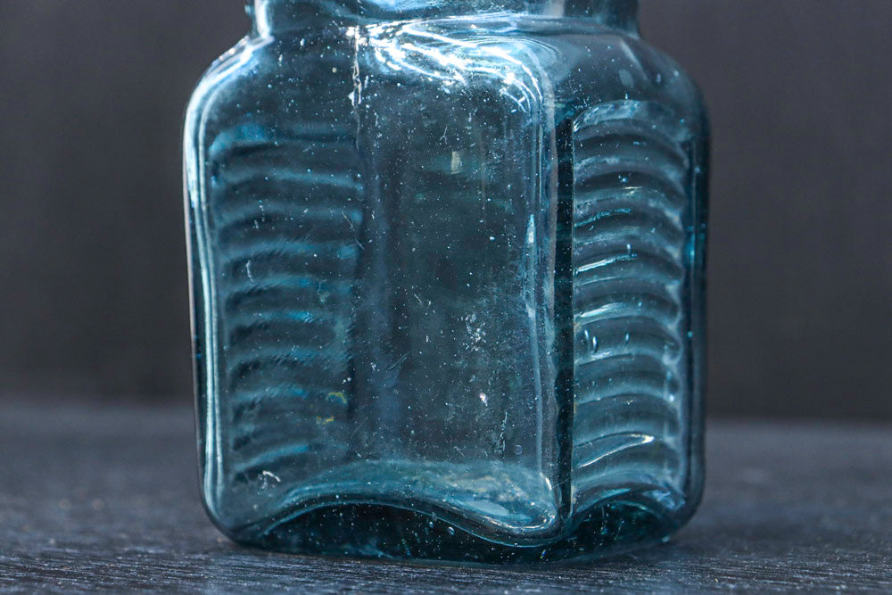 色ガラスがレトロ感のあるガラス瓶 DC5068 – 古福庵 [ KOFUKUAN