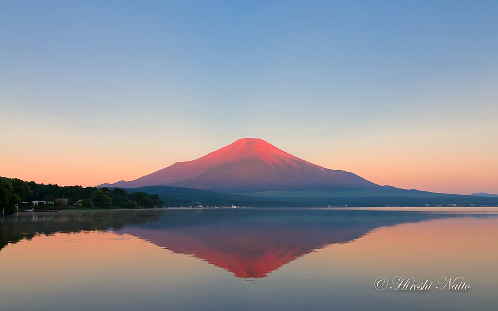 赤富士 - Akafuji | At Lake Yamanaka, Yamanashi prefecture JAPAN