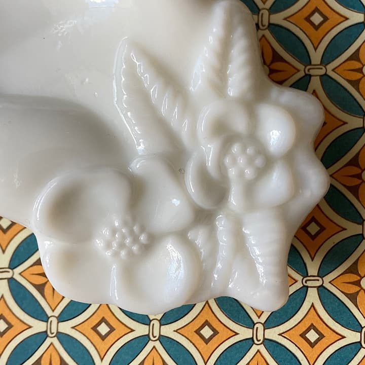 11Avonミルクガラスハンドトレイ片手タイプ『BIRD-IN-HAND』