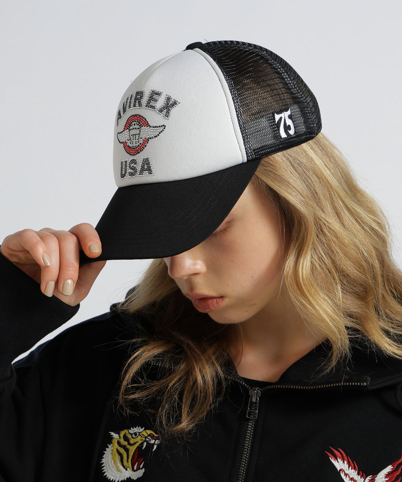 WOMAN/直営店限定》RHINESTONE VARSITY LOGO MESH CAP/ラインストーン