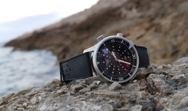 数量&期間限定／オフィスから海の中までお供します。水深200mまで防水