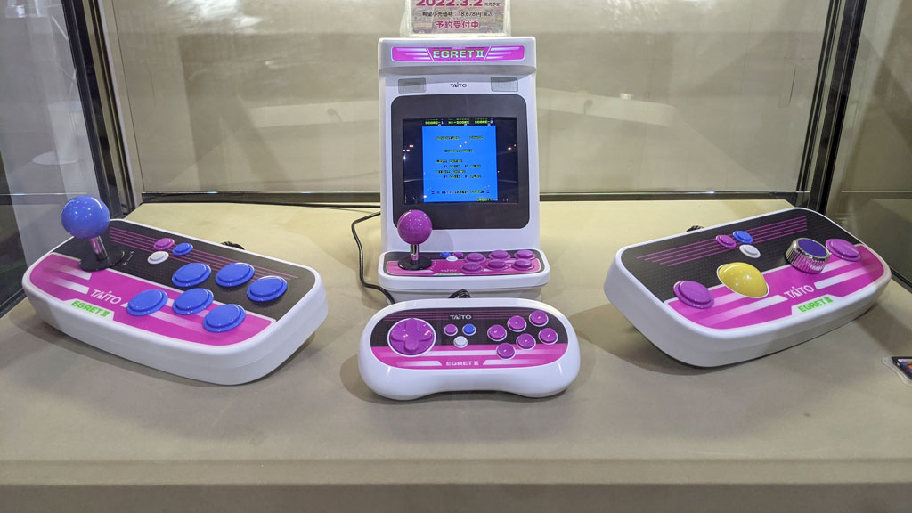 回転式ディスプレイやパドル操作も！ タイトーのミニアーケード筐体