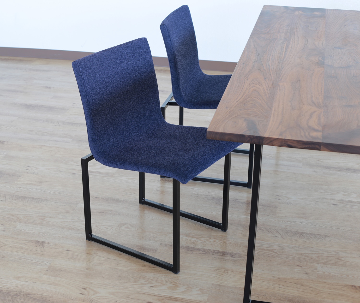 カラスダイニングチェア (カラーブラック) | ニッポネア(NIPPONAIRE