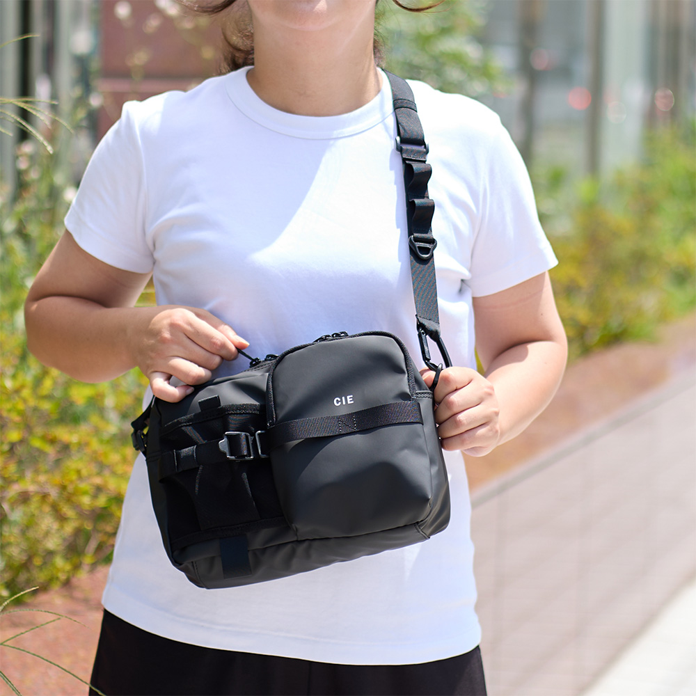 CIE（シー） ショルダーバッグ バッグ GRID3 BOTTLE SHOULDER BAG M