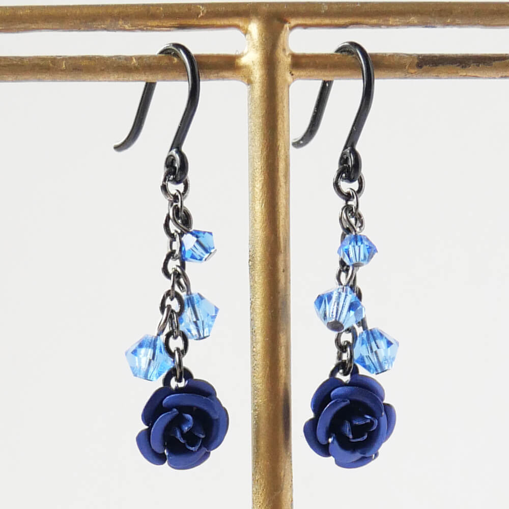 ノンアレルギー ミニローズピアス ガンメタ | 樹脂ポスト 薔薇