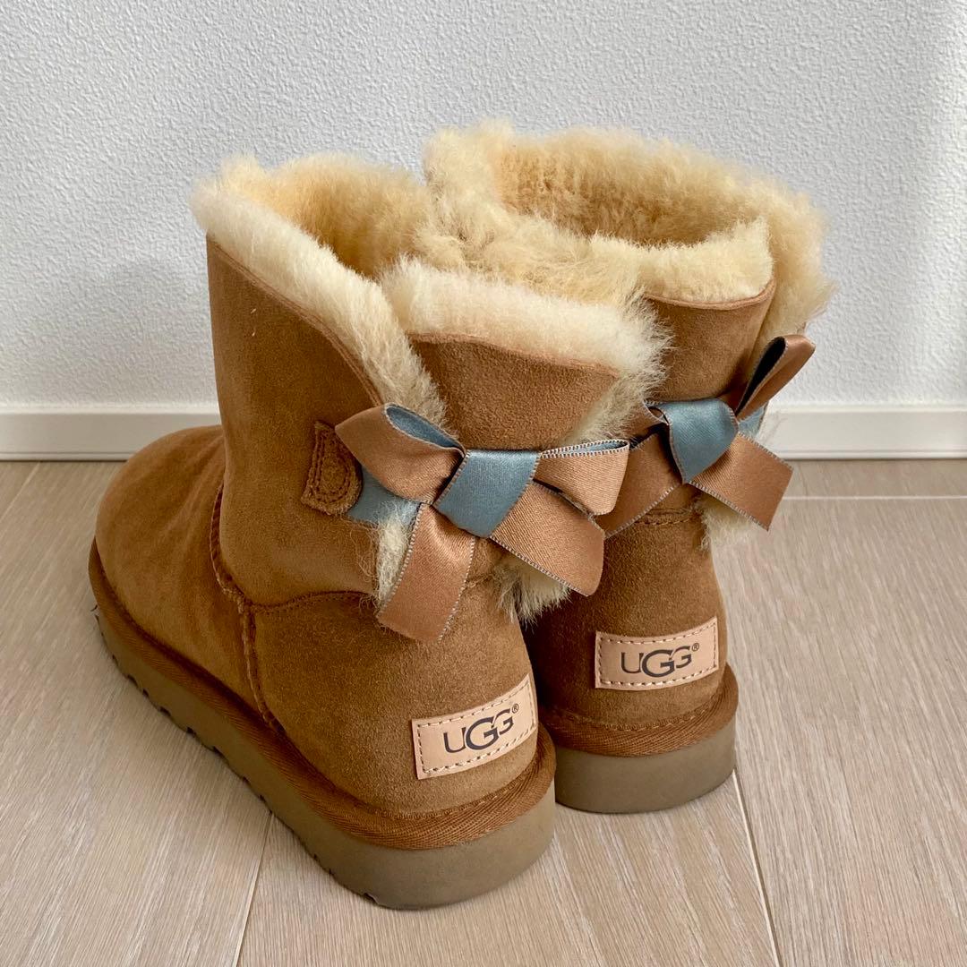 【希少】 UGG リボン付きムートンブーツ　24cm 限定カラー UGG Australia（アグオーストラリア） 在庫限り アウトレット価格 UGG