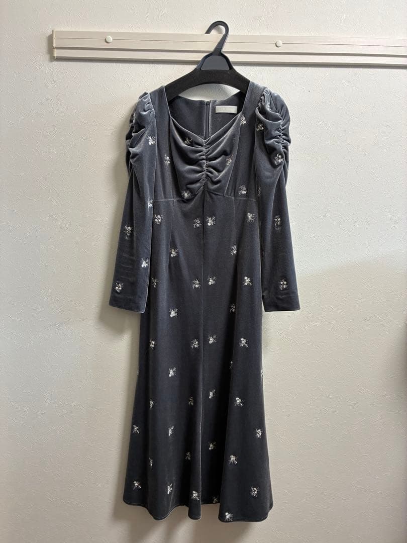 ⭐︎値下げ希望者1時間限定価格⭐︎ネット完売【CELFORD】刺繍ベロアワンピース CELFORD】花柄刺繍ベロアワンピース｜結婚式パーティのレンタルドレス