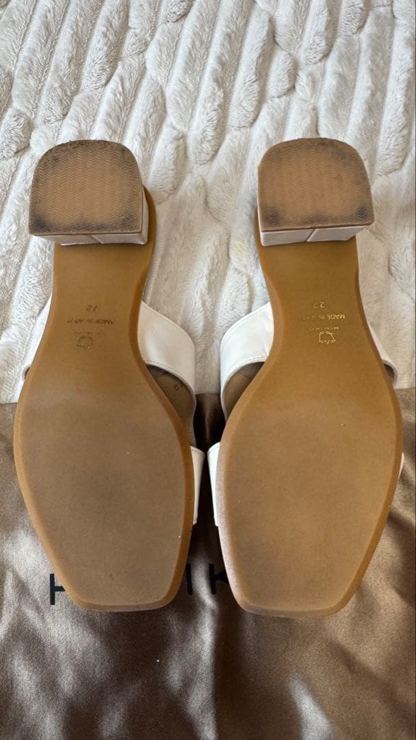 HIMIKO オープントゥ ホワイトミュール 本革(シープ) - メルカリ