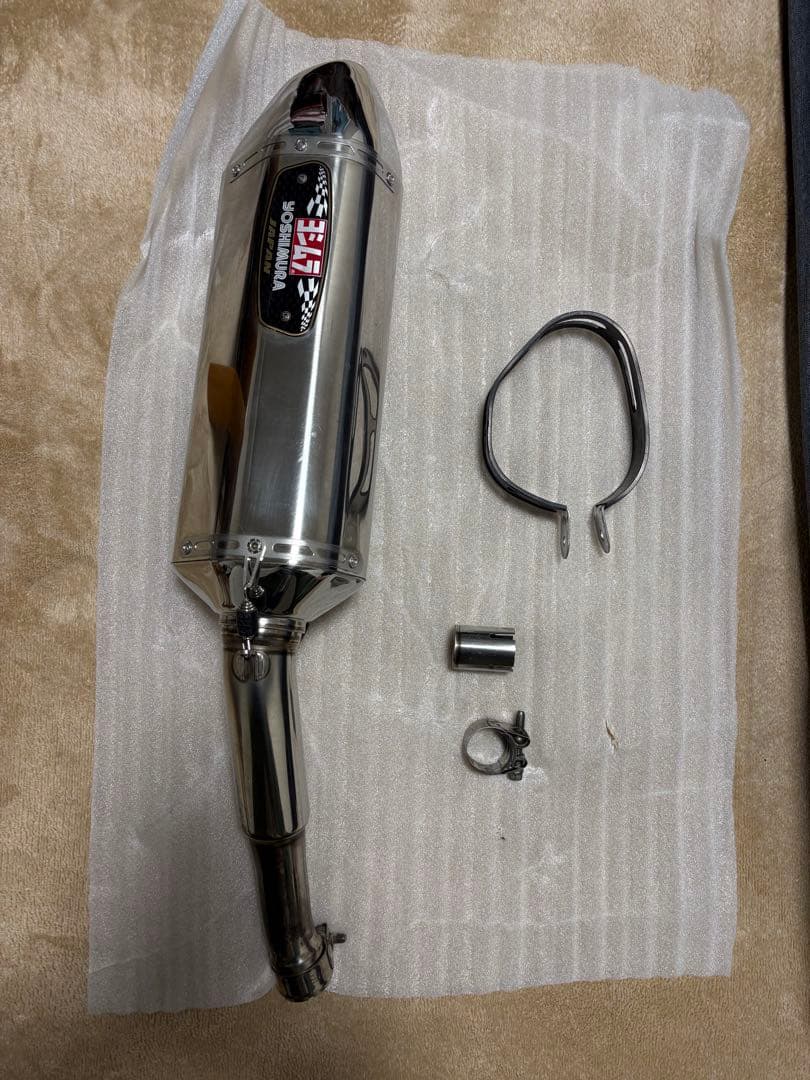 ヨシムラ スズキGSR250用ステンレス マフラー ※目立たない下側に凹み