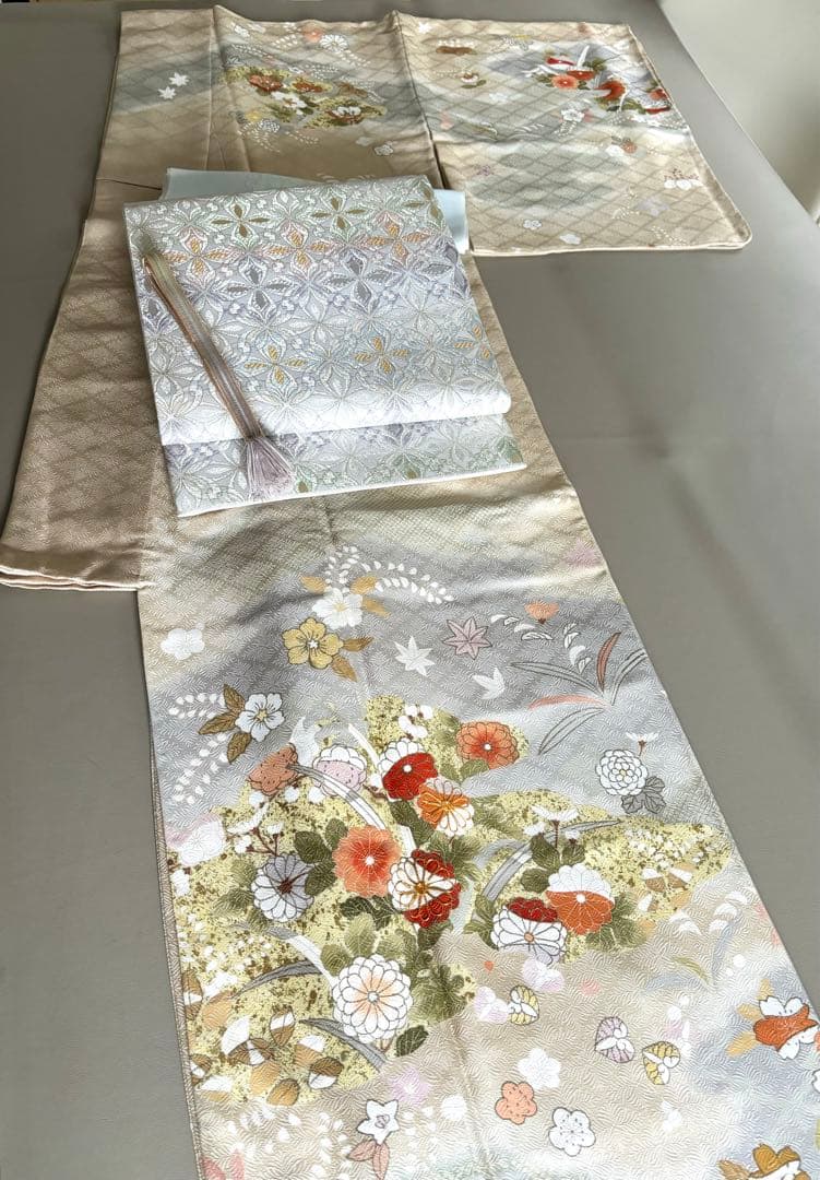 正絹 四季古典柄 友禅染 袷 訪問着 淡オレンジベージュ(和色:肌色) 未使用 正絹 四季古典柄 友禅染 袷 訪問着 淡オレンジベージュ(和色:肌色) 未