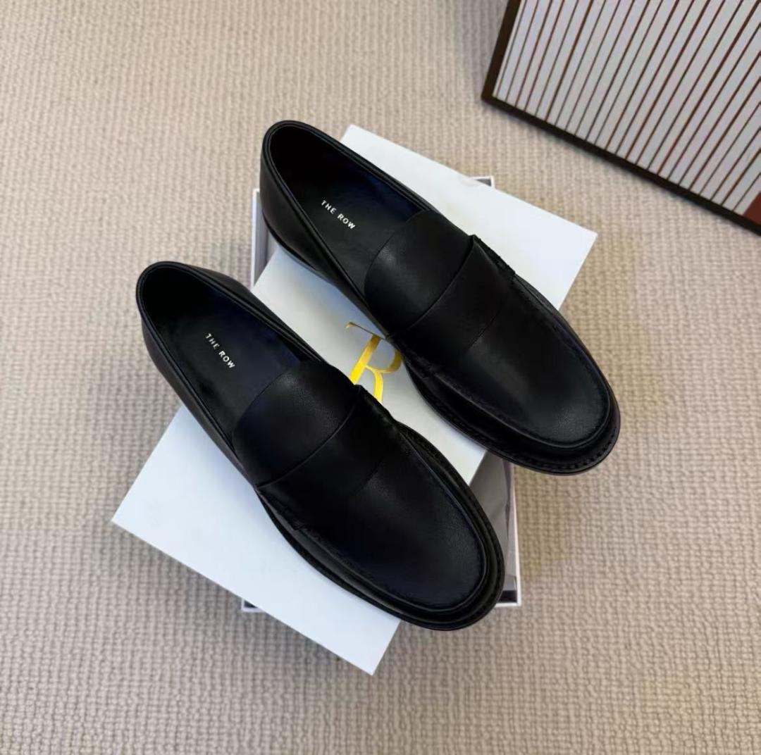 THE ROW ブラックレザー ローファー - メルカリ